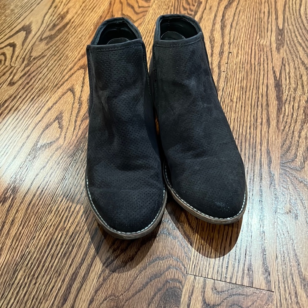 Dolce Vita DV8 suede booties